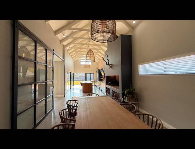 5 BEDROOM HOUSE FOR SALE IN MIDSTREAM HEIGHTS